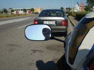 Io nello specchio della mia moto